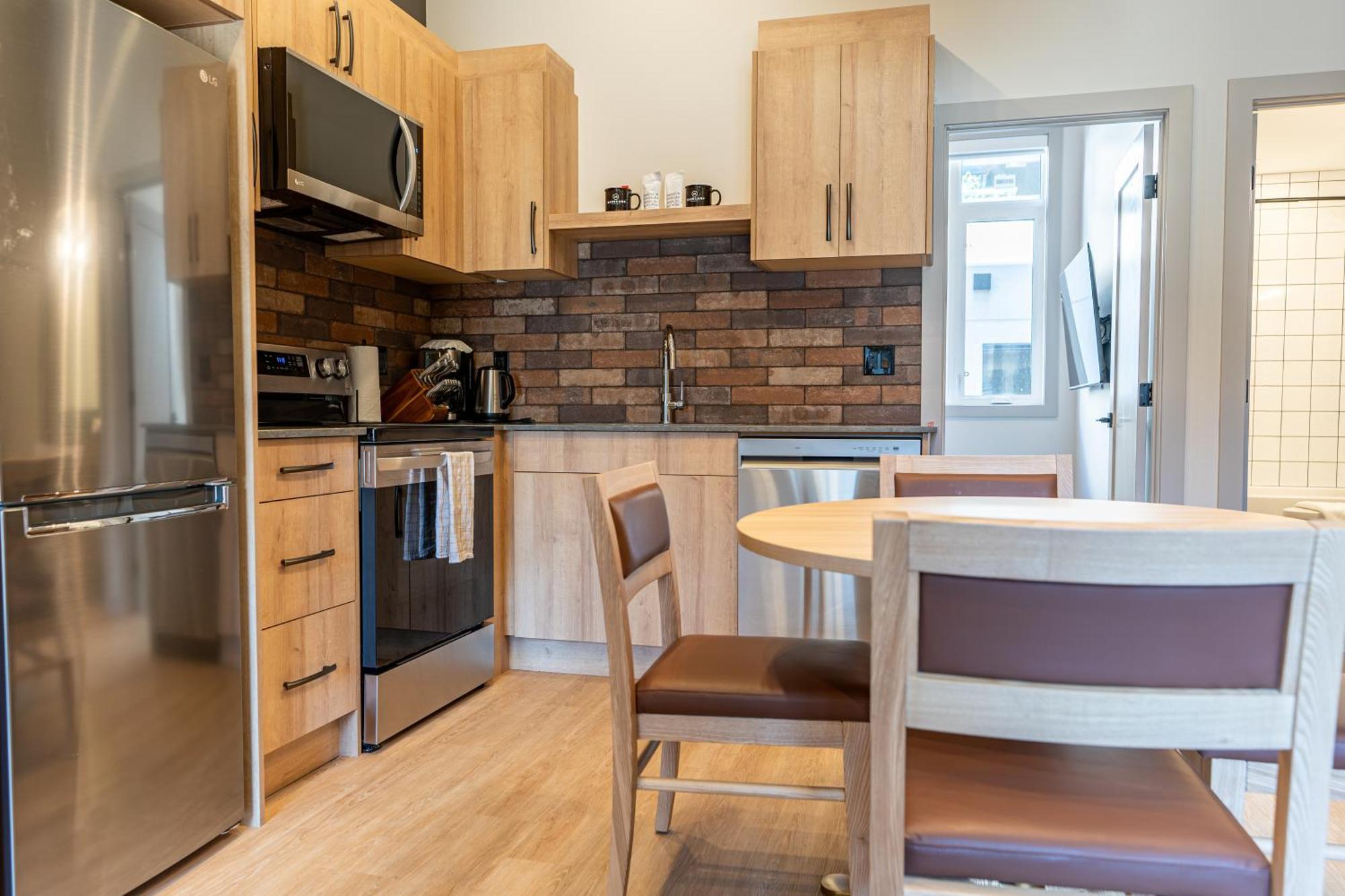 Basecamp Suites Revelstoke Phòng bức ảnh