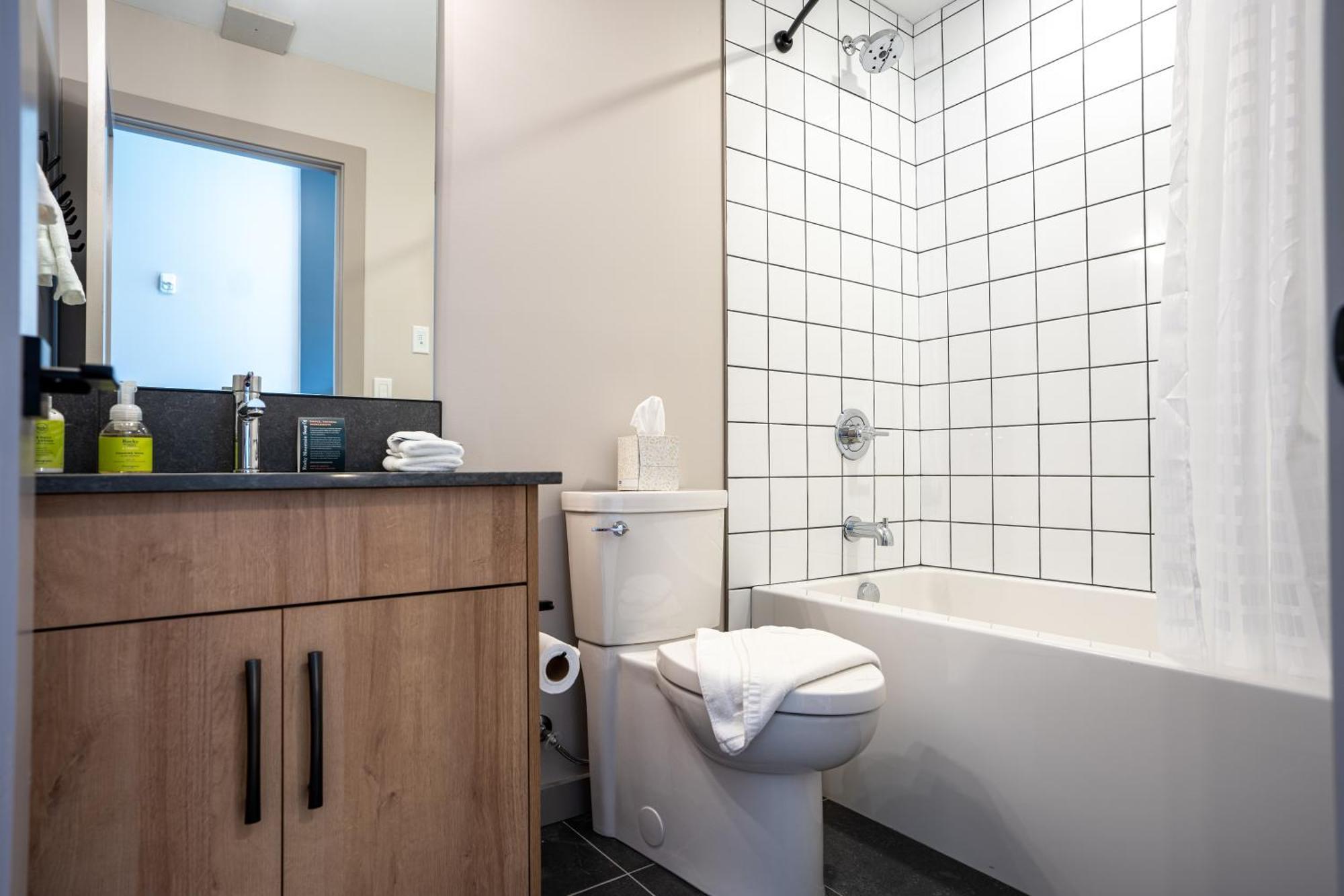 Basecamp Suites Revelstoke Ngoại thất bức ảnh