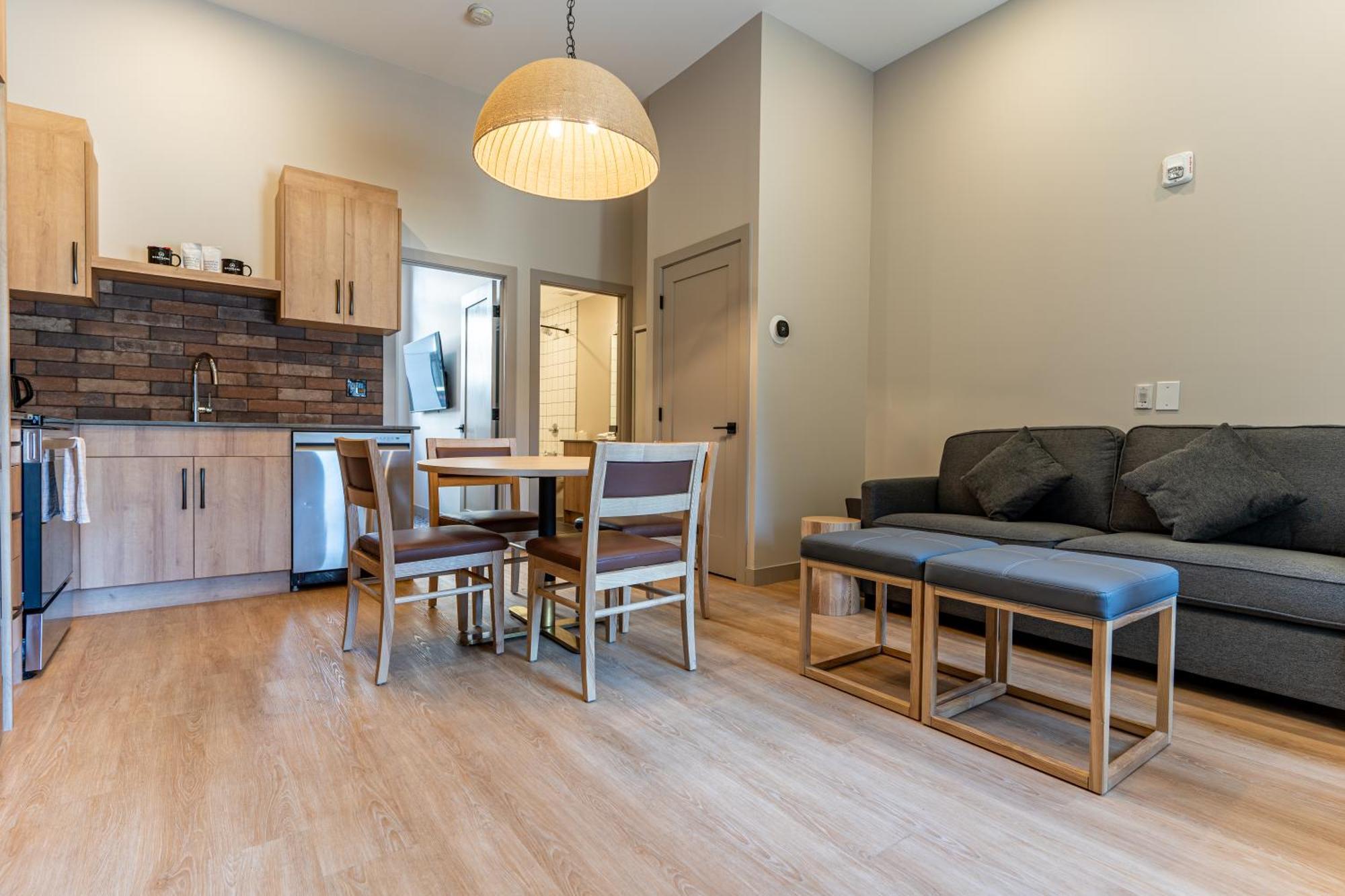 Basecamp Suites Revelstoke Phòng bức ảnh