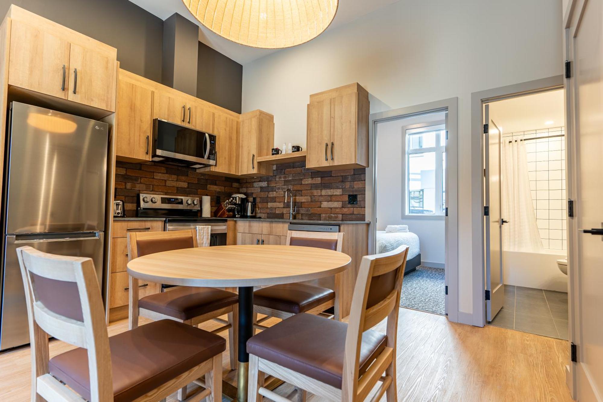 Basecamp Suites Revelstoke Phòng bức ảnh