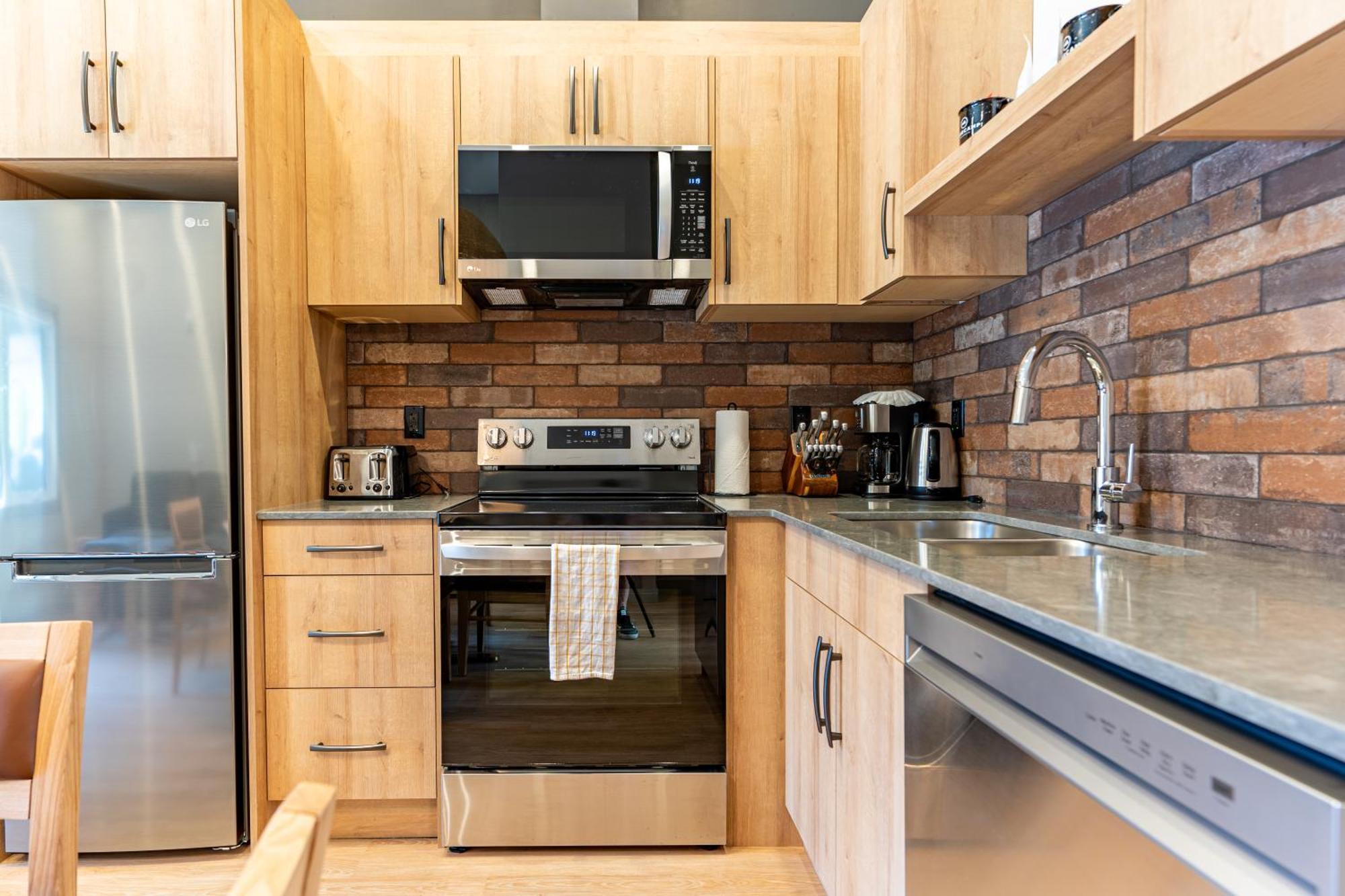 Basecamp Suites Revelstoke Phòng bức ảnh