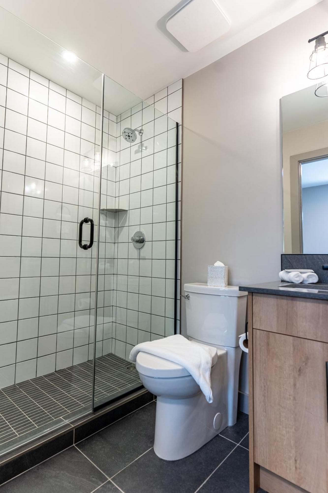 Basecamp Suites Revelstoke Phòng bức ảnh