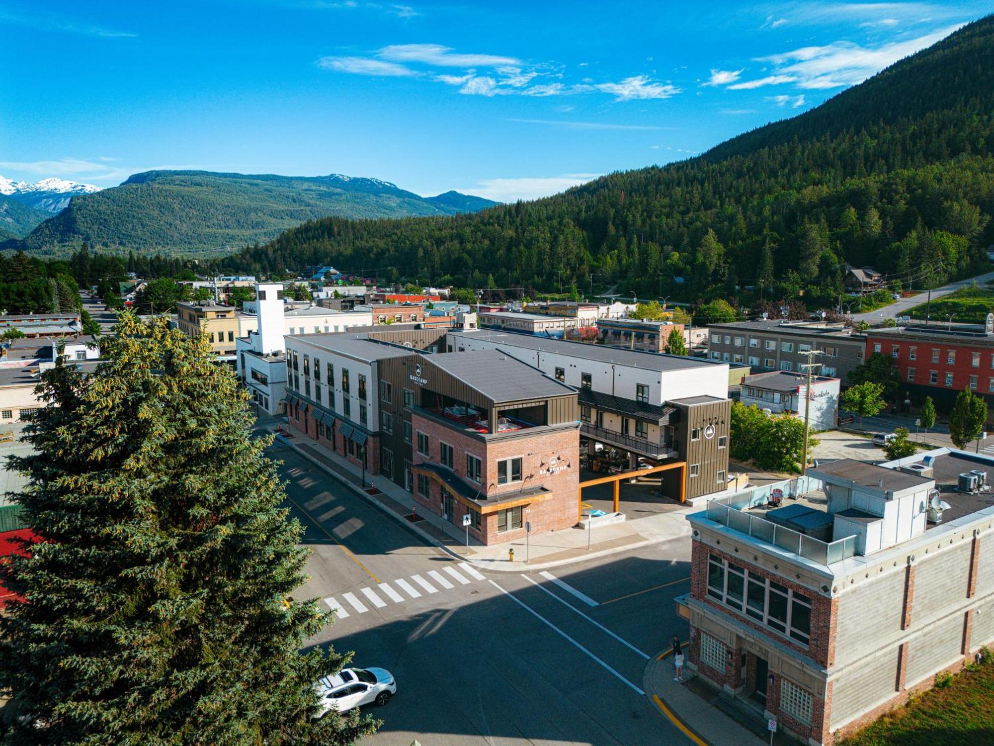 Basecamp Suites Revelstoke Ngoại thất bức ảnh