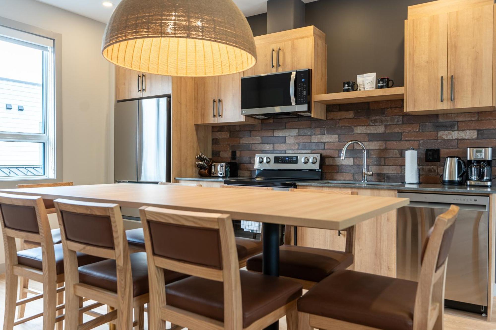 Basecamp Suites Revelstoke Ngoại thất bức ảnh