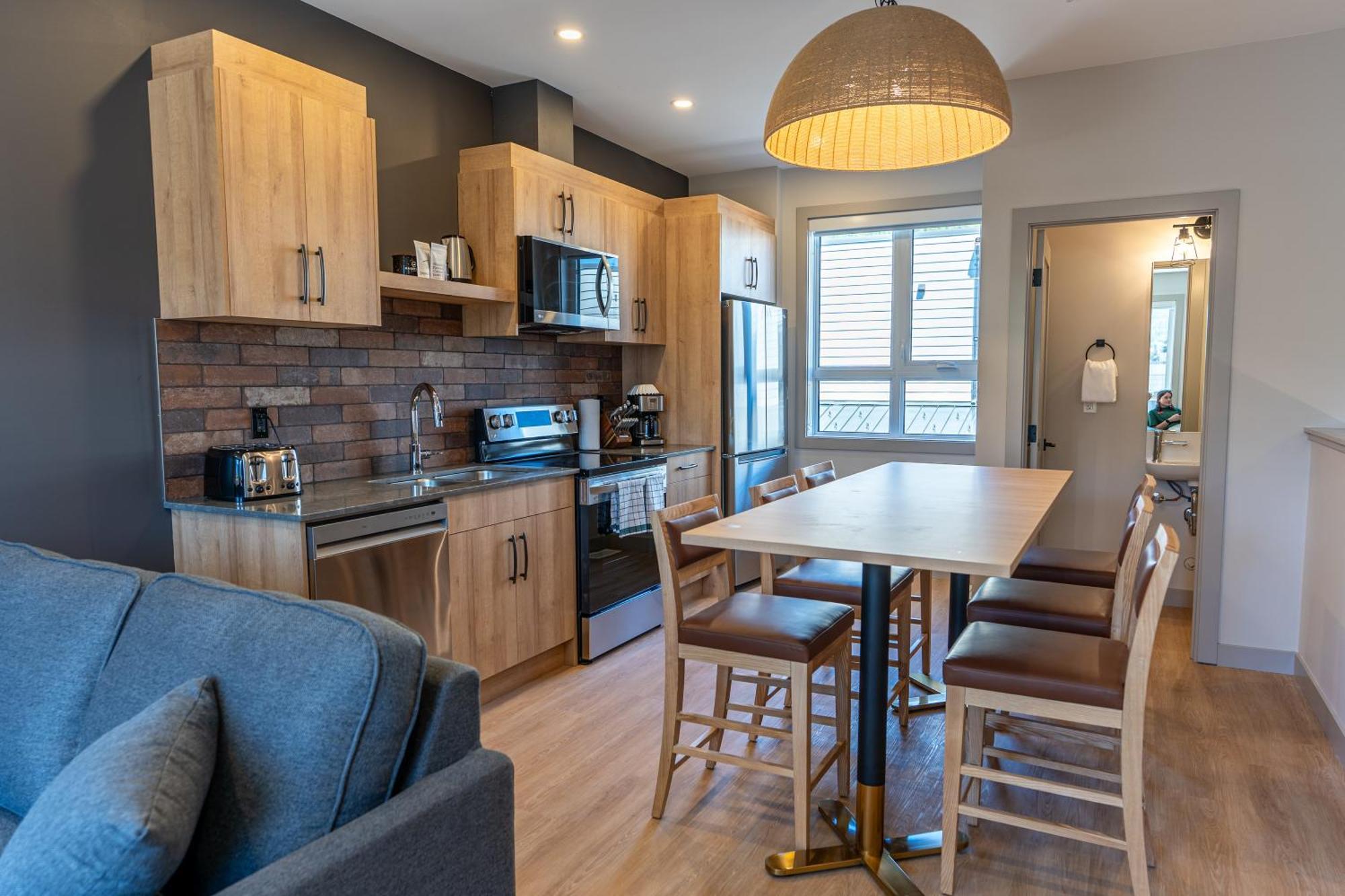 Basecamp Suites Revelstoke Ngoại thất bức ảnh