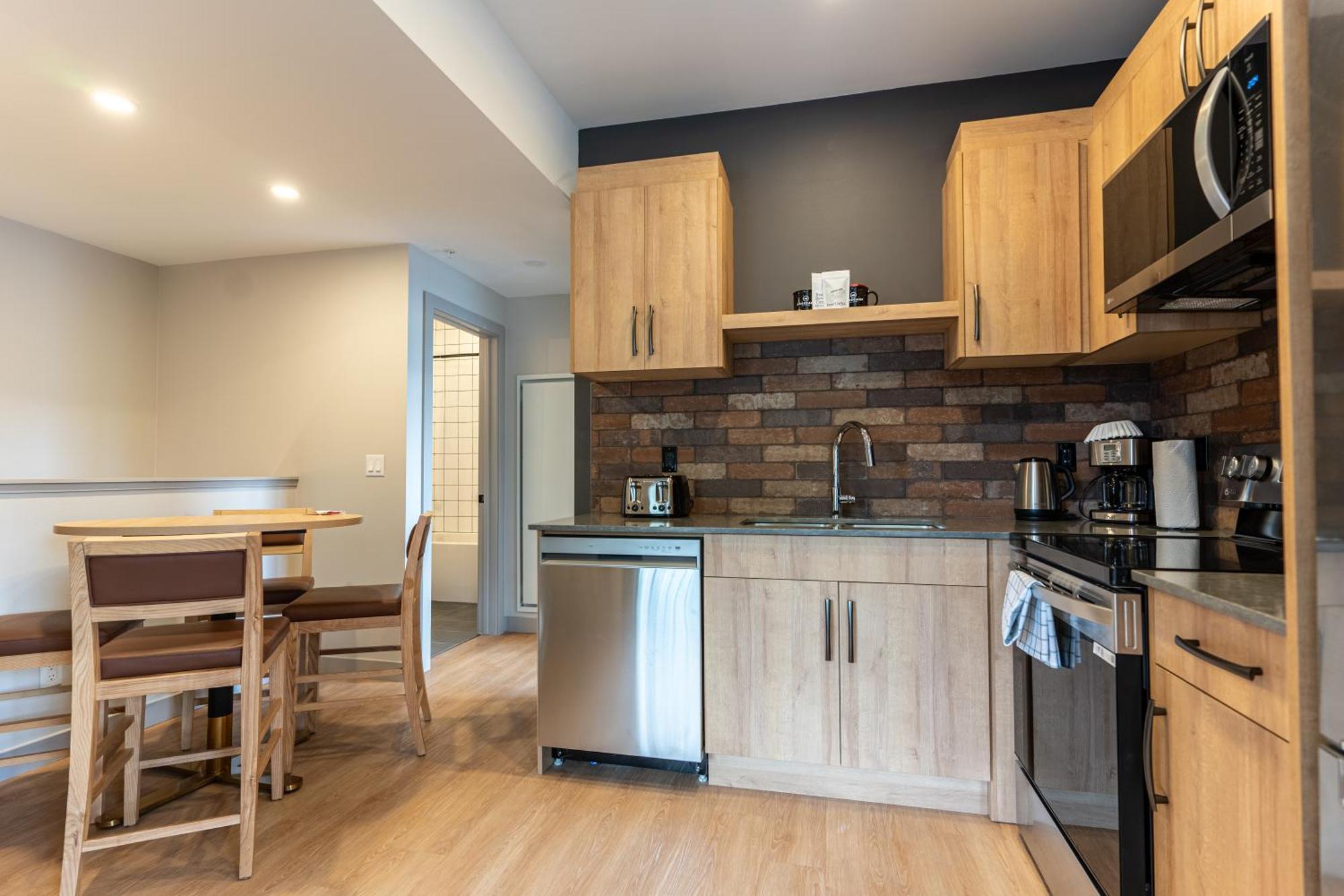 Basecamp Suites Revelstoke Phòng bức ảnh