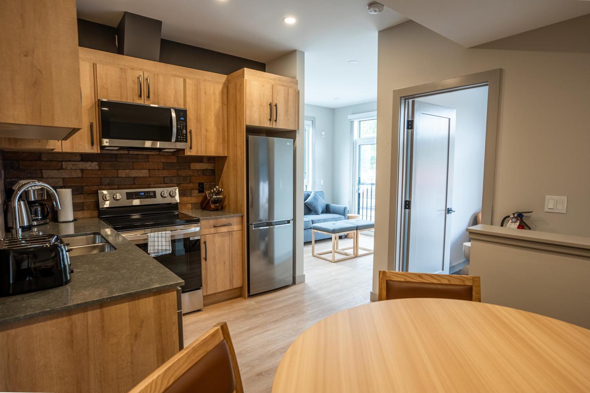 Basecamp Suites Revelstoke Ngoại thất bức ảnh