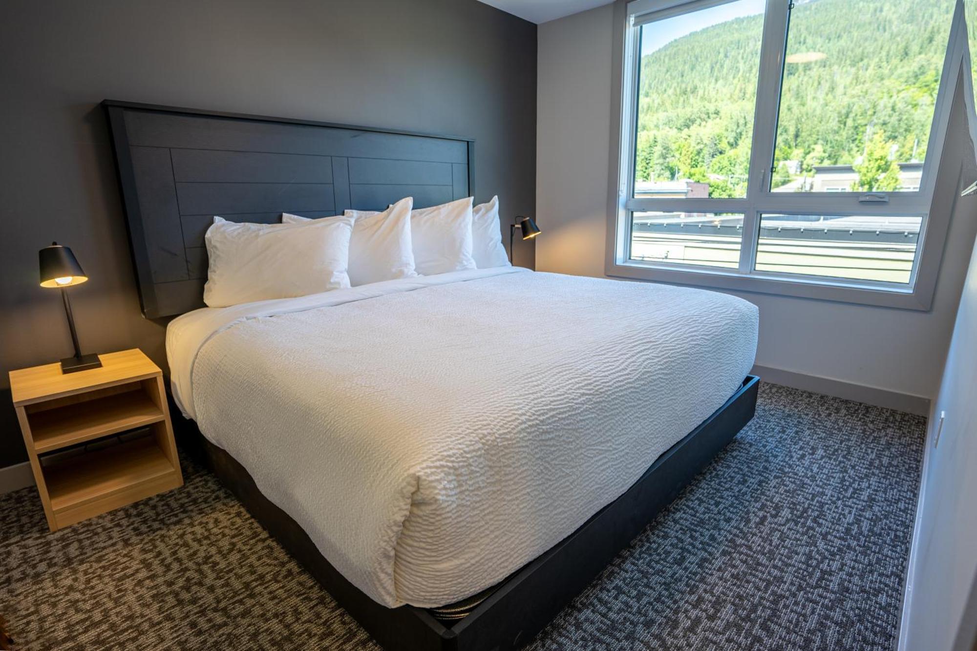Basecamp Suites Revelstoke Phòng bức ảnh