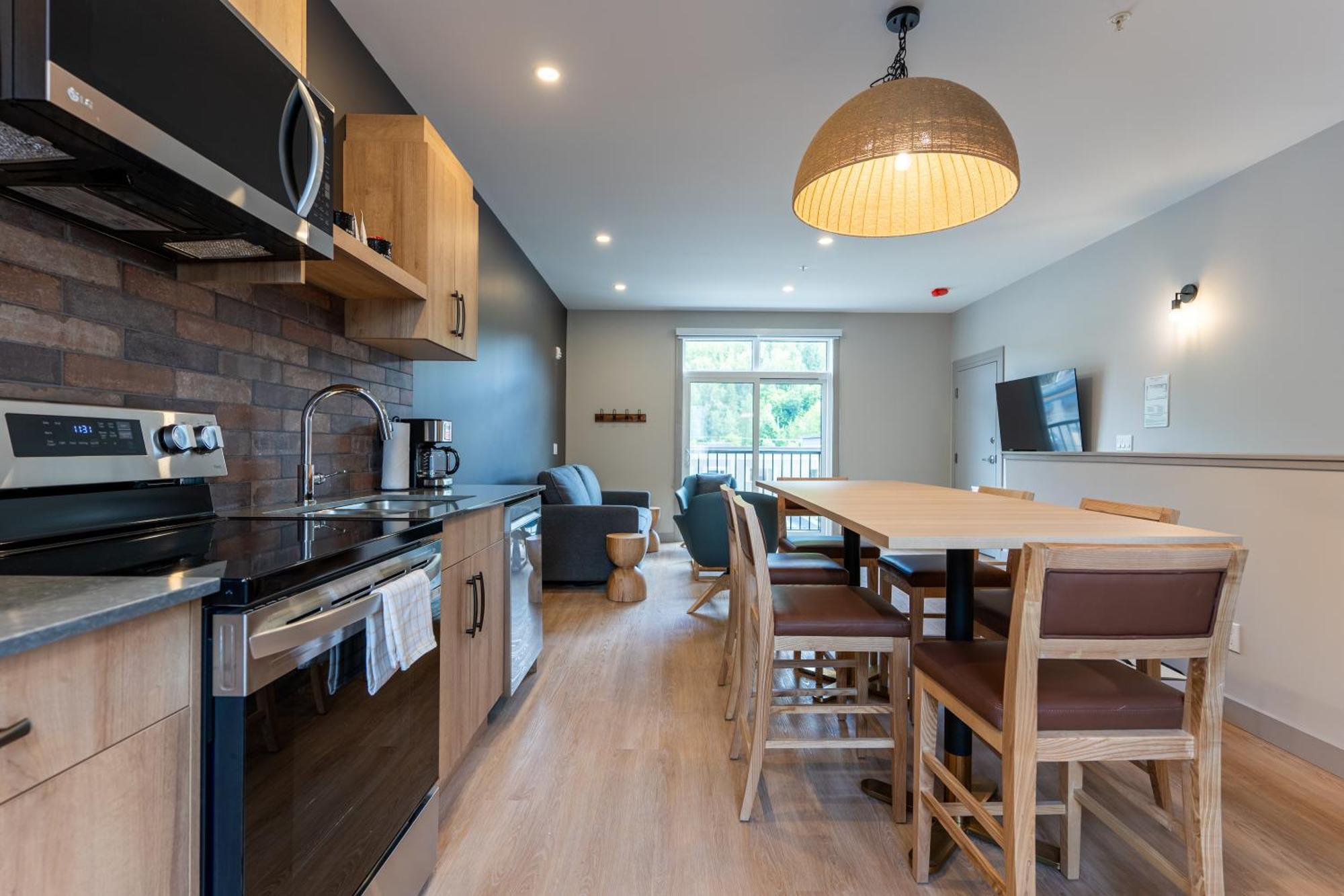 Basecamp Suites Revelstoke Ngoại thất bức ảnh