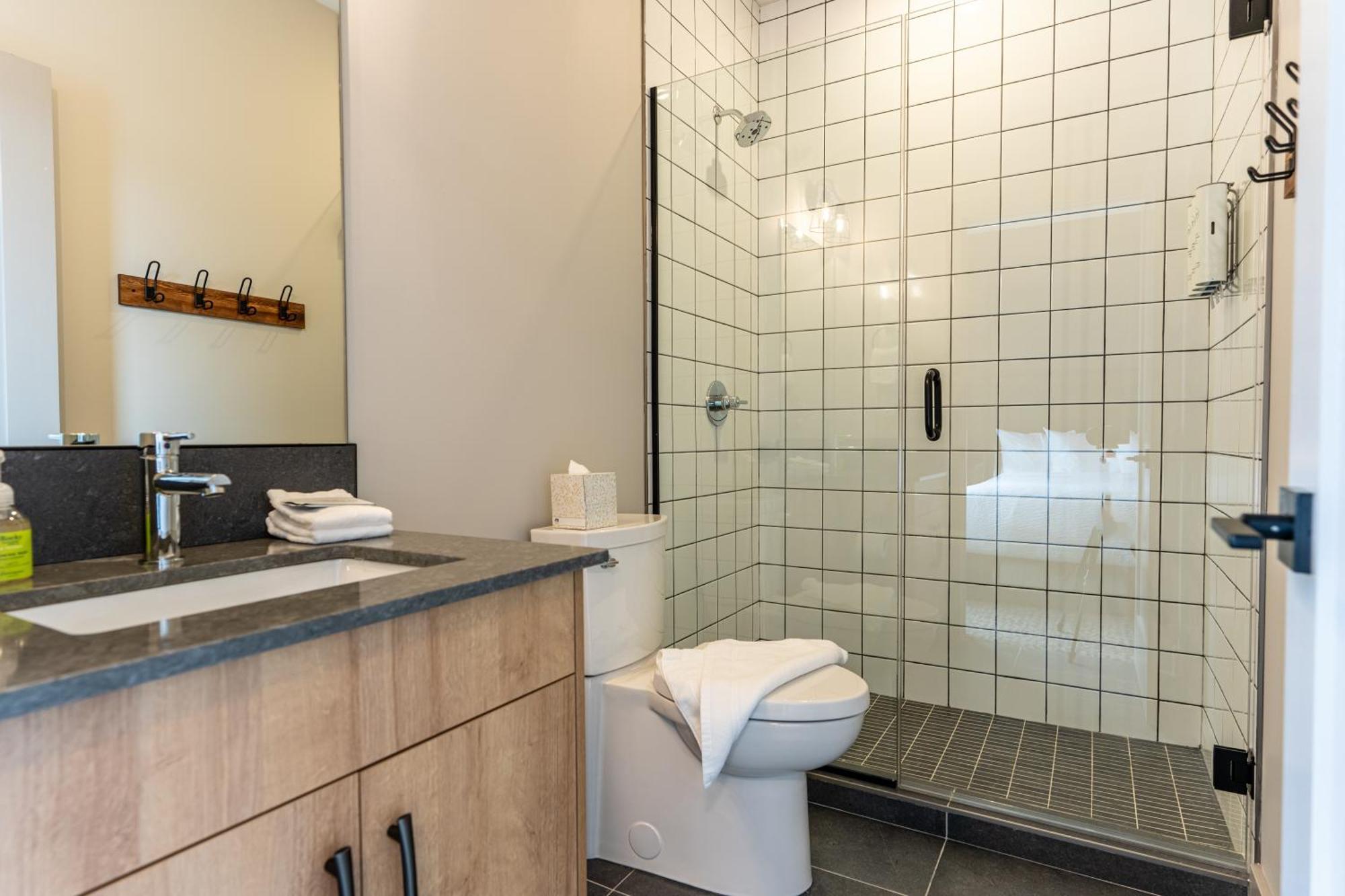 Basecamp Suites Revelstoke Ngoại thất bức ảnh