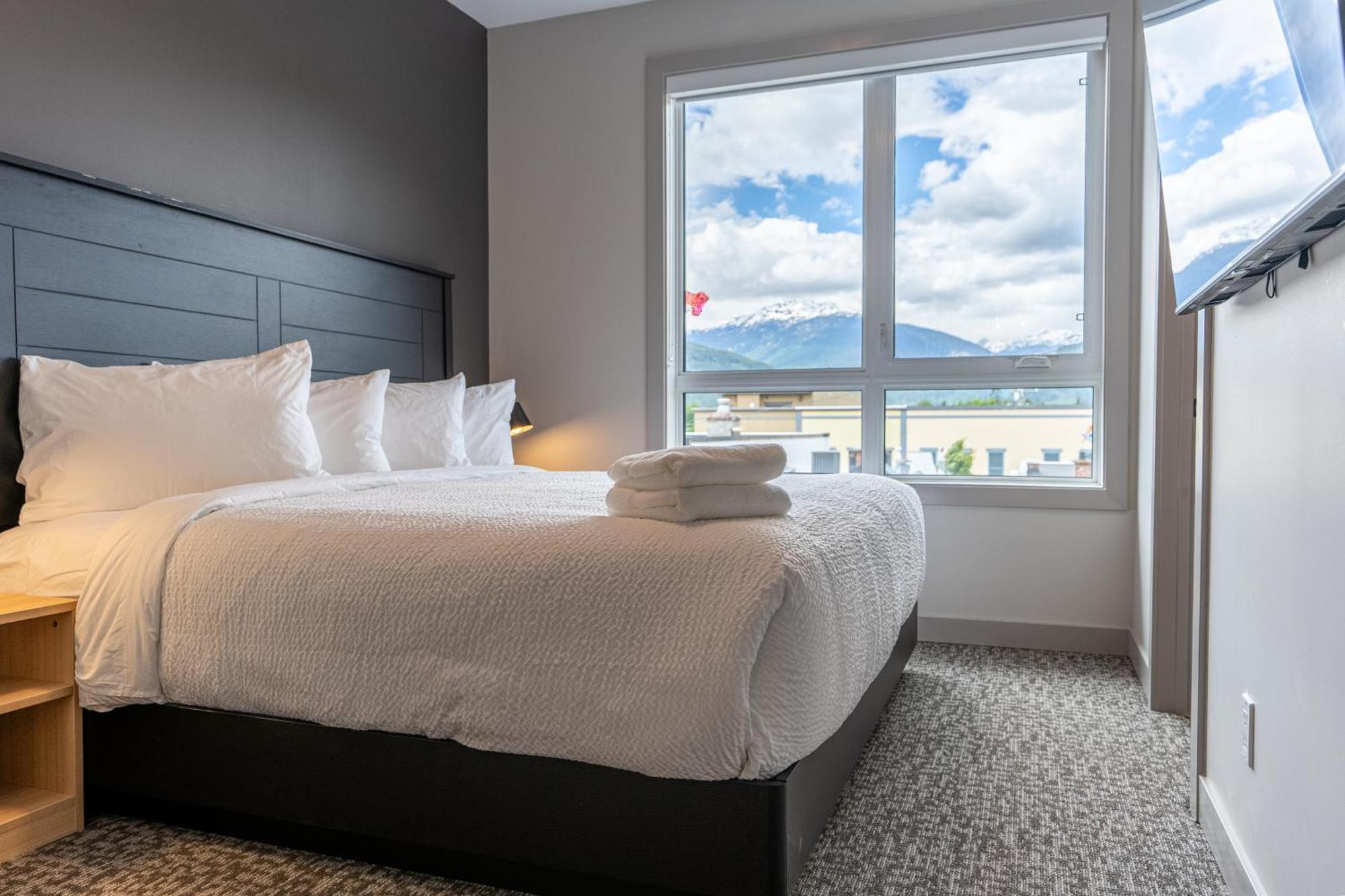 Basecamp Suites Revelstoke Ngoại thất bức ảnh