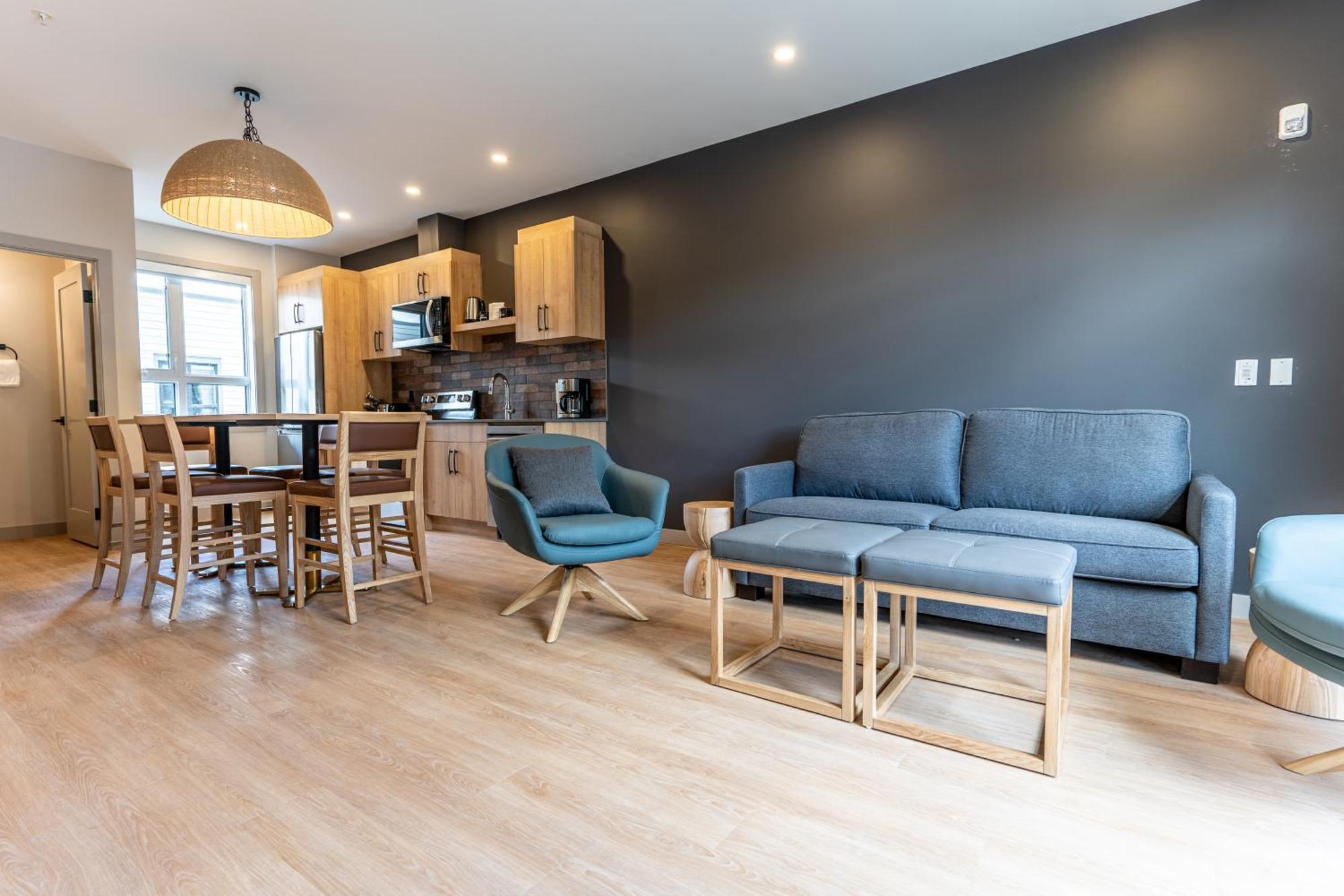 Basecamp Suites Revelstoke Ngoại thất bức ảnh