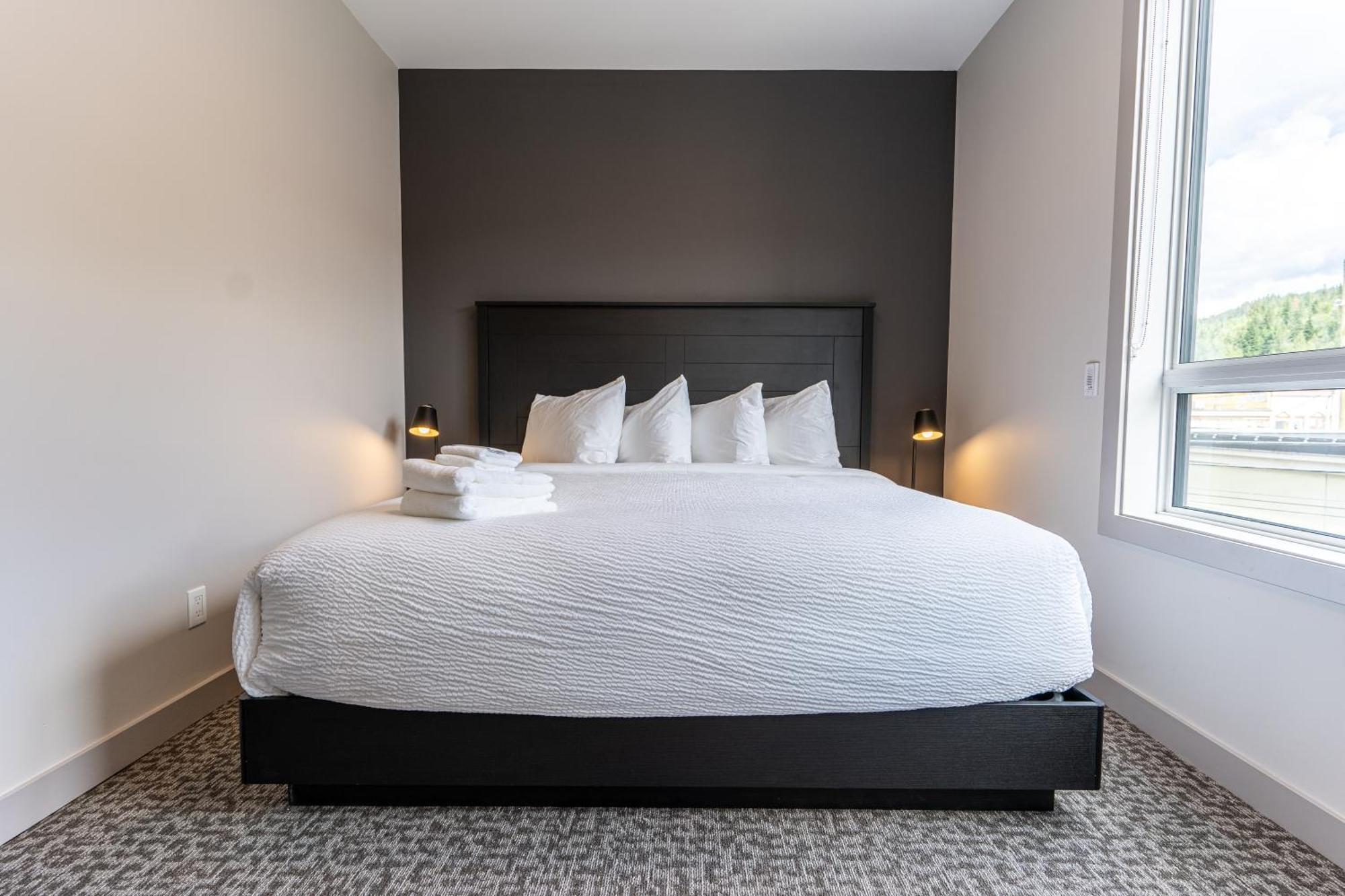 Basecamp Suites Revelstoke Phòng bức ảnh
